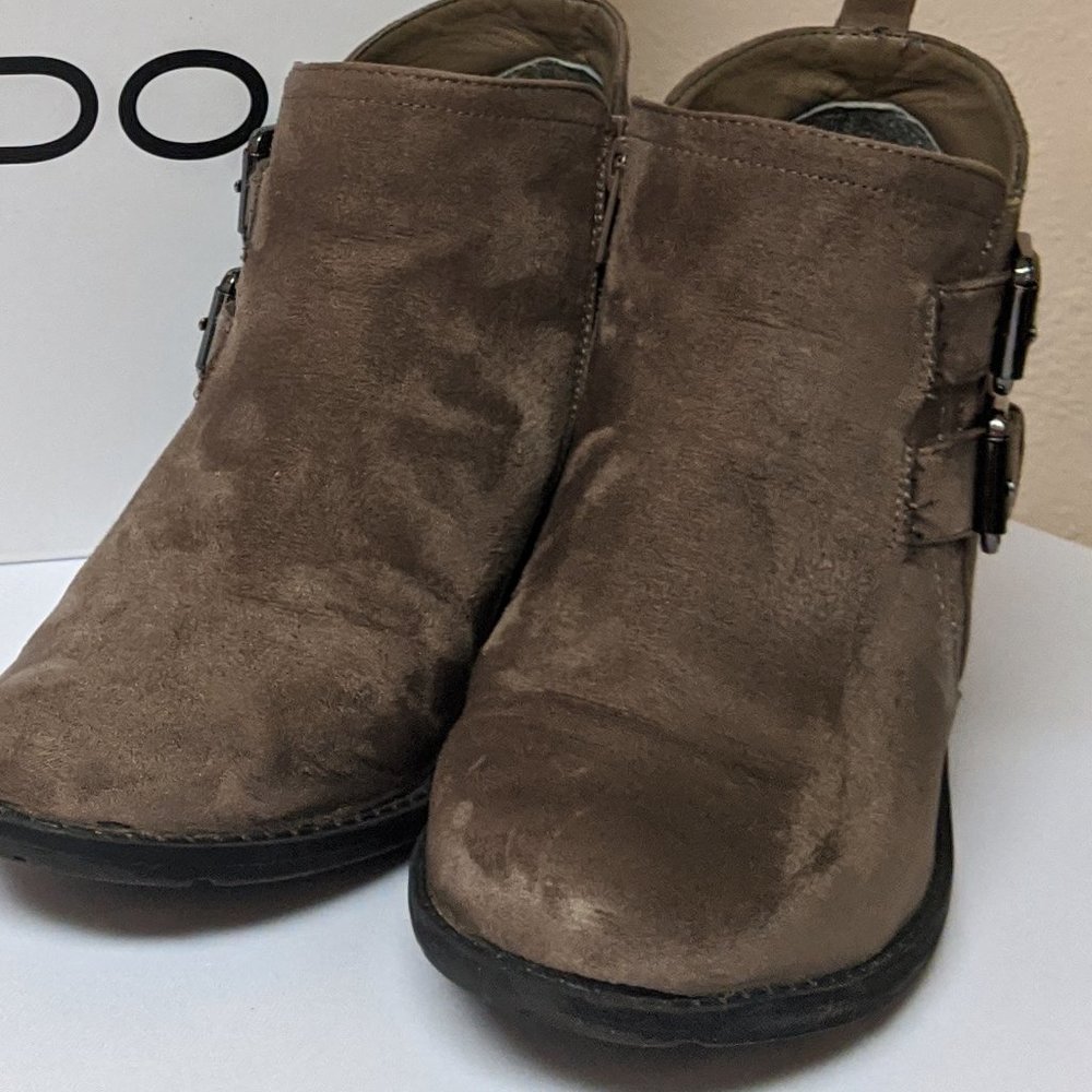 MADELINE Tan Suede Wedge Boots Women's Size 8.5 - Picture 1 of 4